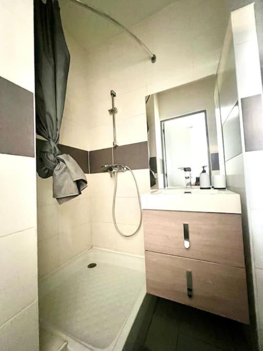 Studio Rdc, Le Refuge Urbain Villeurbanne Extérieur photo